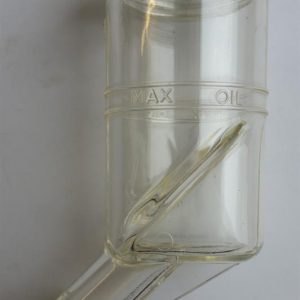 Oil reservoir with screw top